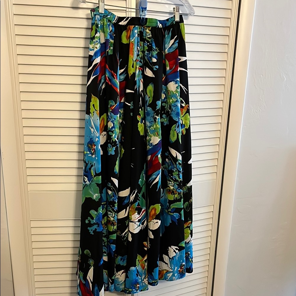 Lucky & Coco Floral Maxi Skirt - Black and Blue SZ M…so pretty!!